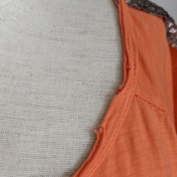 Lola Made In Italy Tee Sequin Peace Sign Short Sleeve Fading Orange M/L EUC - Picture 3 of 13